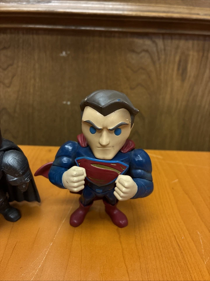 Figuras blindadas de Batman y Superman fundidas a presión de metales juguetes de Jada de Batman vs Superman Foto 3 de 4