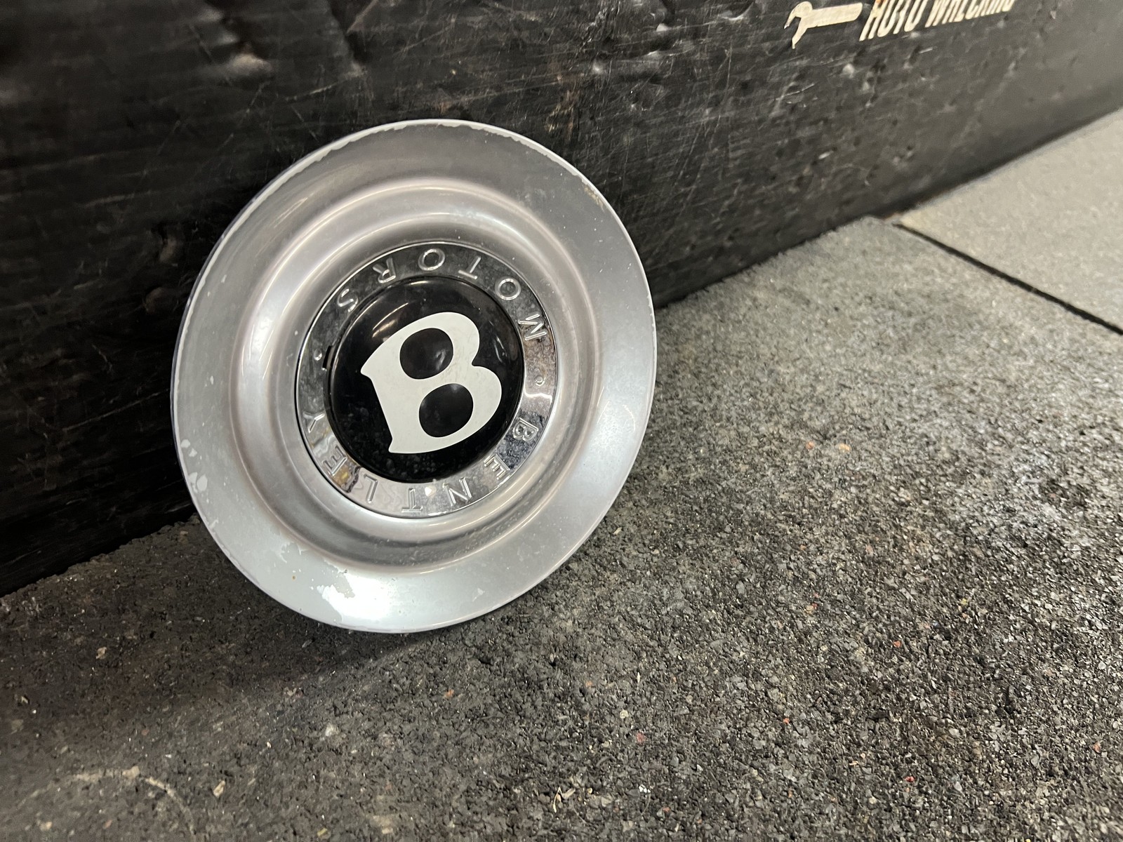 03-13 BENTLEY CONTINENTAL WHEEL CENTER HUB CAP