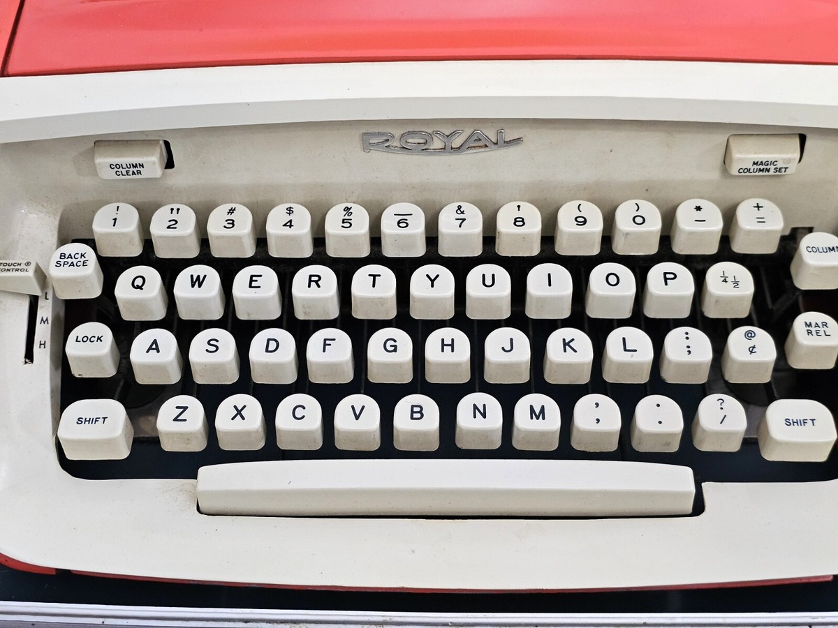 Vintage 1965 Royal Safari Manual Typewriter Red Portable w/Case