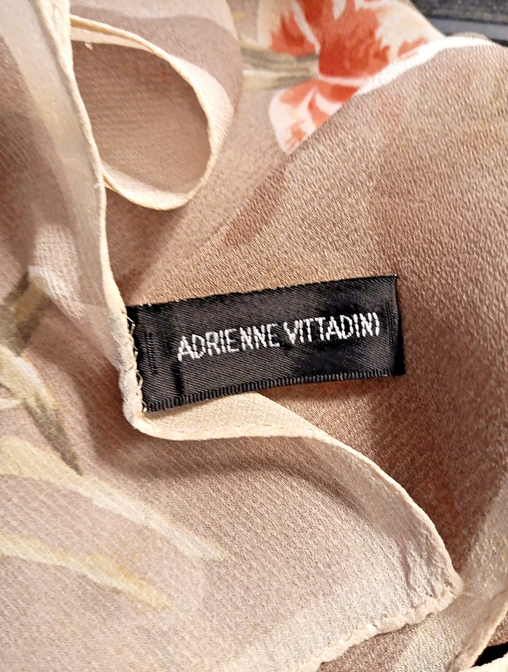 Bufanda flores Adrienne Vittadini vintage topo 100 % seda enrollada a mano 11" x 50" Foto 3 de 4