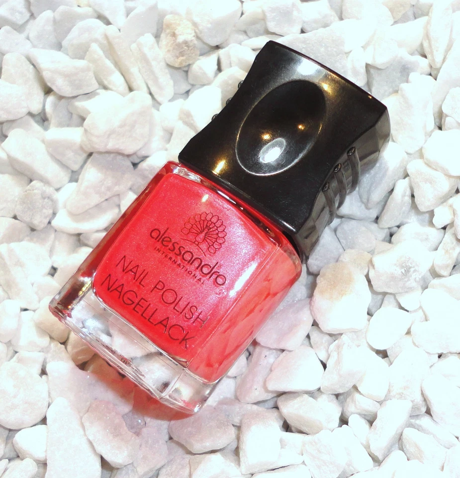 Alessandro Nagellack Farbe 77-140 Shiny Strawberry 10ml Nagelstudio Neu