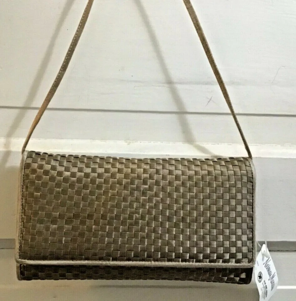 NWT Women’s NEIMAN MARCUS Crossbody Wallet /Clutch 8x4.5 SRP 85 - Image 3 of 4