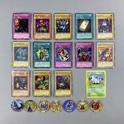  ️ Yu-Gi-Oh! Karten 13 Stück   7x Metall Plaketten   1x Pokemon Karte  ️