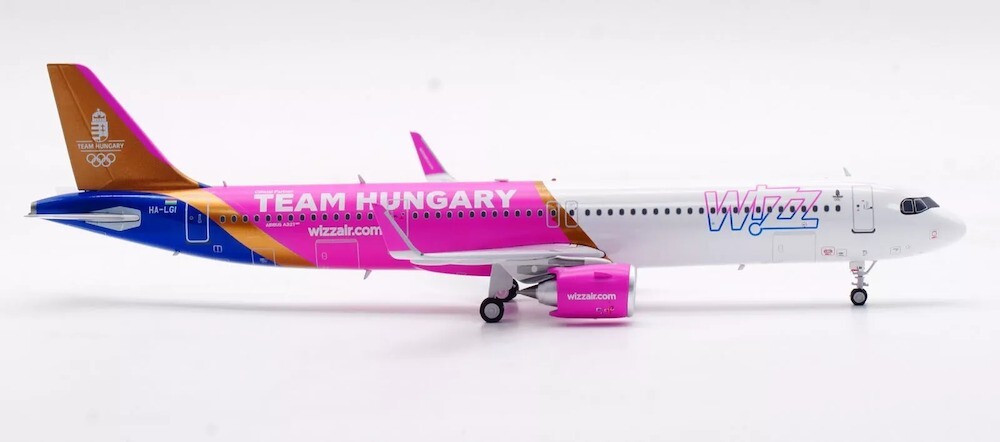 Wizz Air 1/200航空機モデル Amazon.com: ANDSYYDS 1/200 Scale WIZZ AIR A321 Airplane Model A320