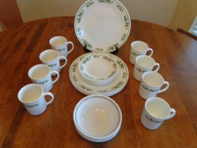 CORELLE WINTER HOLLY DINNERWARE 28 PCS