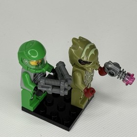 Lego 70706 Space Galaxy Squad Crater Creeper - Minifigures gs001 + gs009 Only
