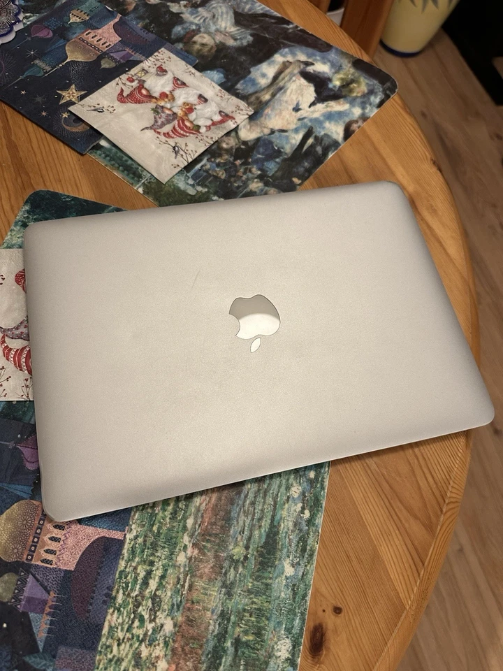 13“ Apple MacBook Air mit macOS Monterey - Bild 2 von 2