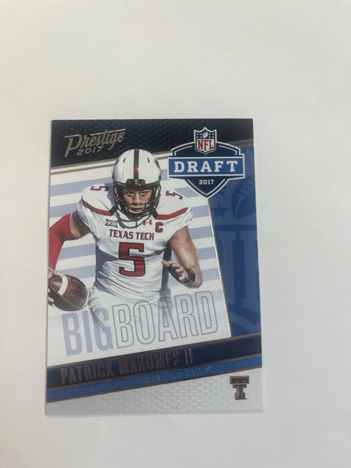Patrick Mahomes trading card