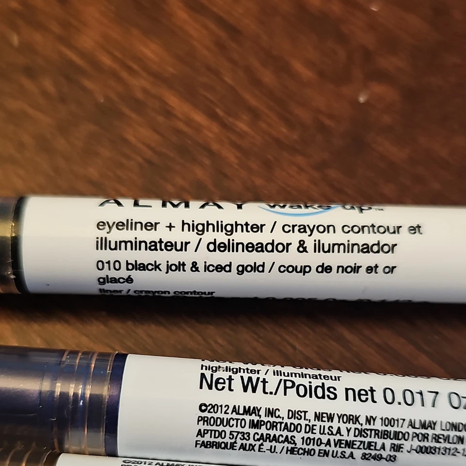 Delineador de ojos Almay Wake Up + iluminador. Colores 010 020 030. Pack Foto 2 de 4