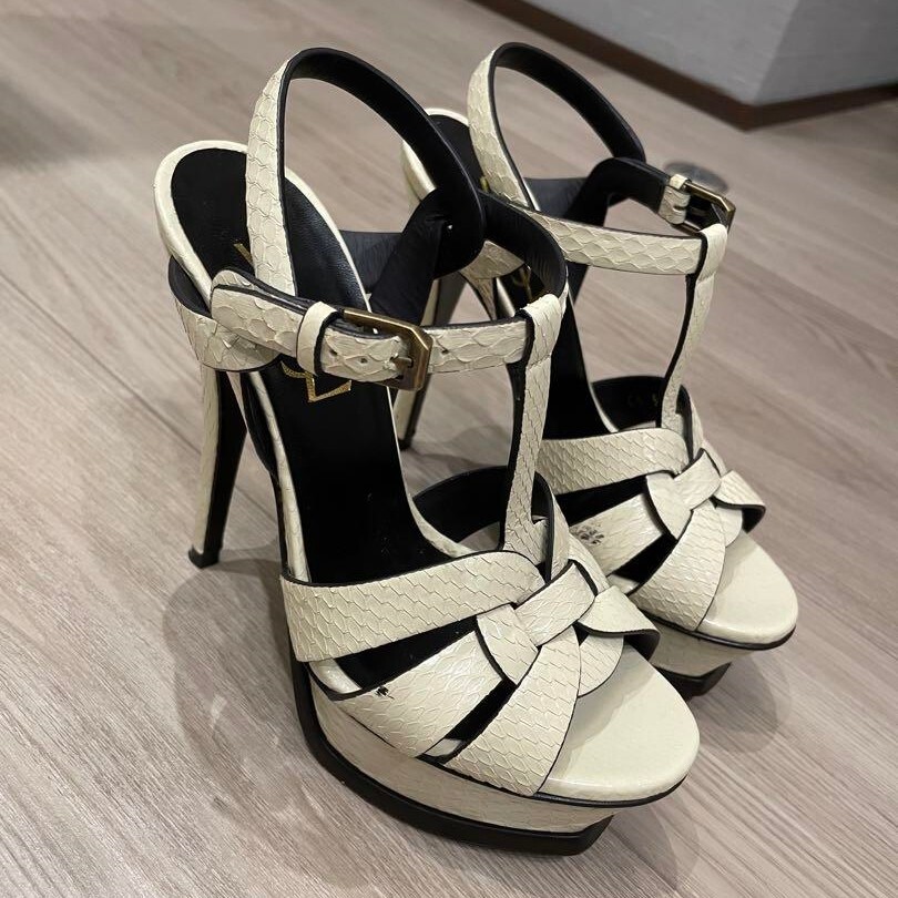 Sandali con tacco Yves Saint Laurent YSL color crema taglia 34 US4