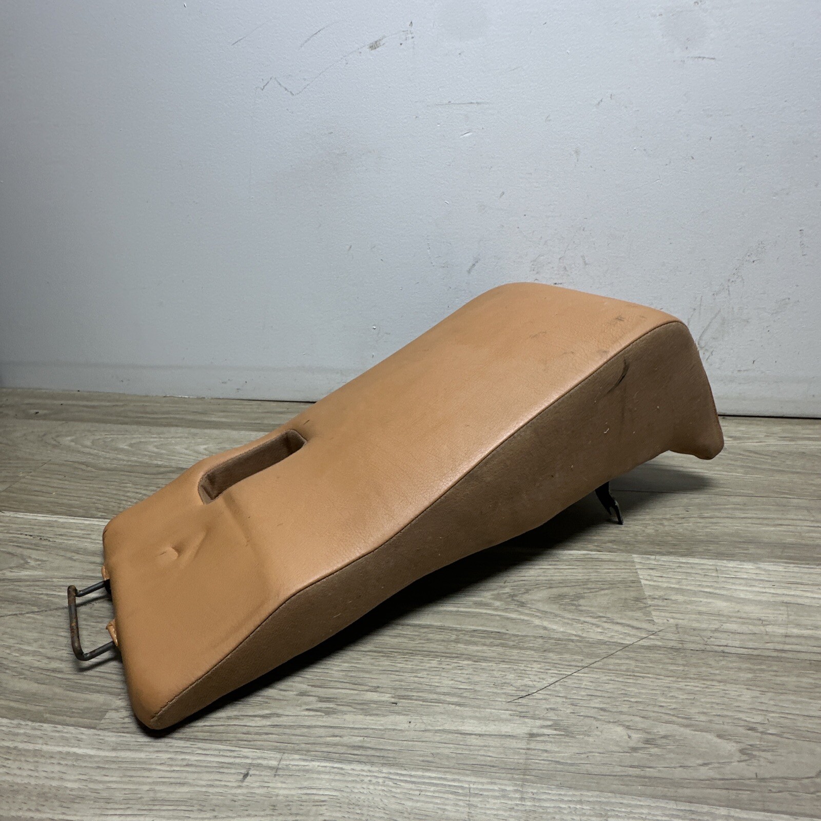 09-13 Maserati Quattroporte M139 Rear Center Console Arm Rest Armrest OEM