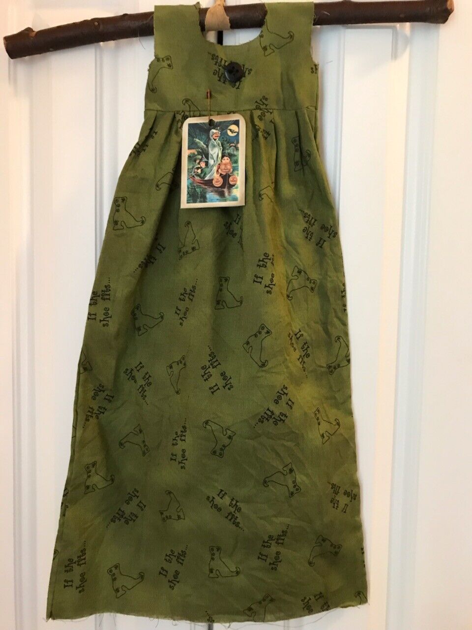 Primitive Halloween Hanging Display Dress Green Shoe Tag