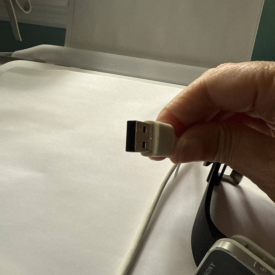 Sony Ericsson MN2 Smartwatch With Charge Wire - PARTS ONLY - Image 3 of 4