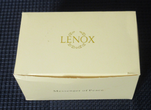 Lenox Messenger of Peace Nativity Angel Gold Trim Christmas Figurine F71651-1 - Picture 10 of 12