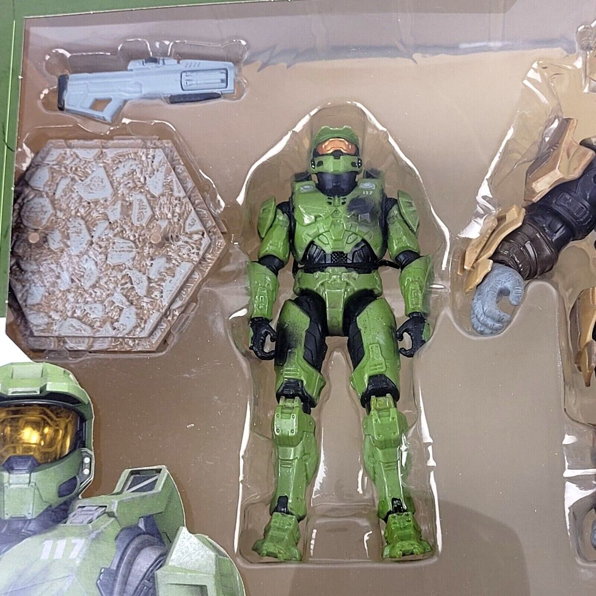  Halo 4 “World of Halo” Two Figure Pack – Master Chief