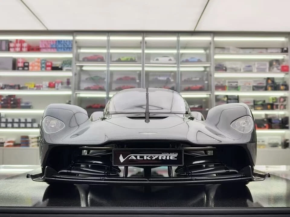 Aston Martin Valkyrie (Full Carbon Fiber) [Fronti-Art] 1:8 scale - Image 2 of 4