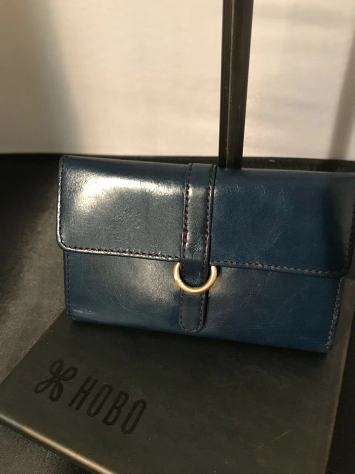Hobo intl NWT med Vinn sapphire blue leather wallet W/outside zipper compartment