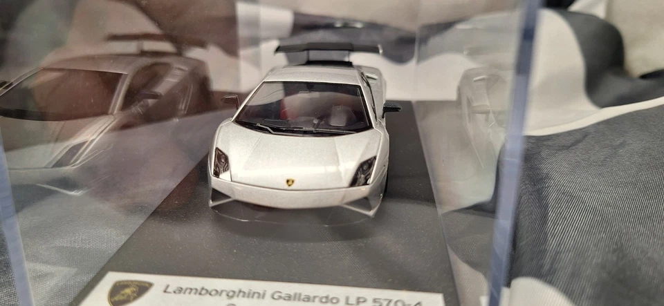 LOOK SMART - LAMBORGHINI GALLARDO LP570-4 - 1:43 SCALE MODEL CAR LS427A - Image 4 of 4