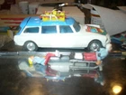 Corgi Citroen safari w/figures     vintage diecast toy