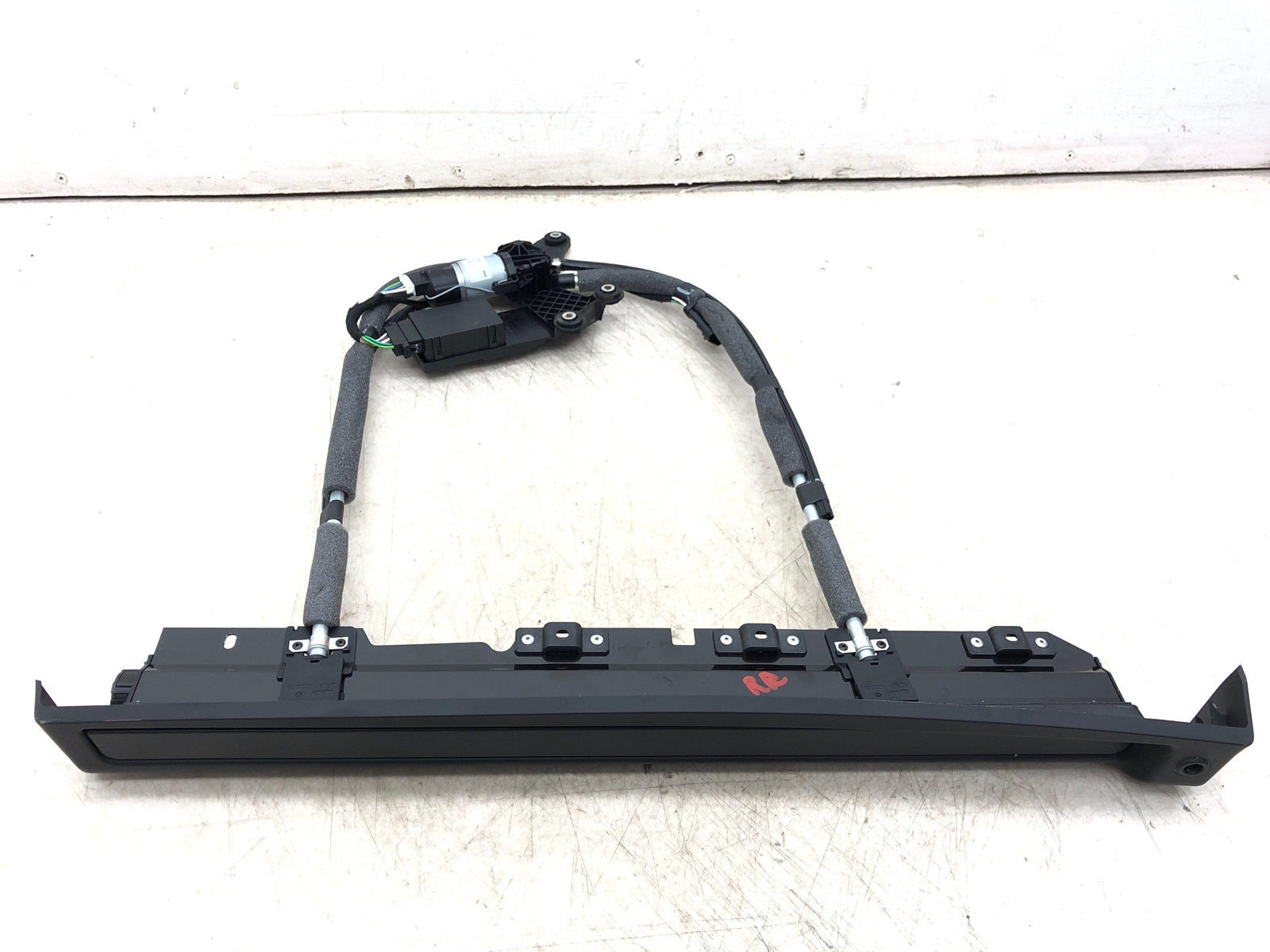 2017-2022 MASERATI LEVANTE RIGHT REAR DOOR PANEL WINDOW SHADE 670087464 OEM