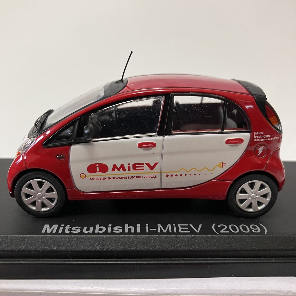 ミニカー Mitsubishi i-MiEV (2009) ミニカー Mitsubishi i-MiEV (2009) 1:43 Mitsubishi i-MiEV