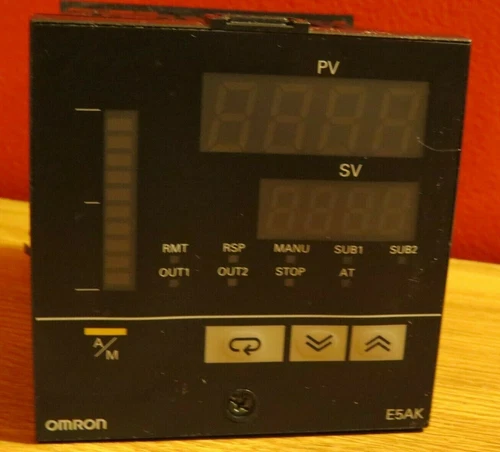 Omron E5AK AA2 500 oven digital Japan temperature tank RTD controller DC relay 