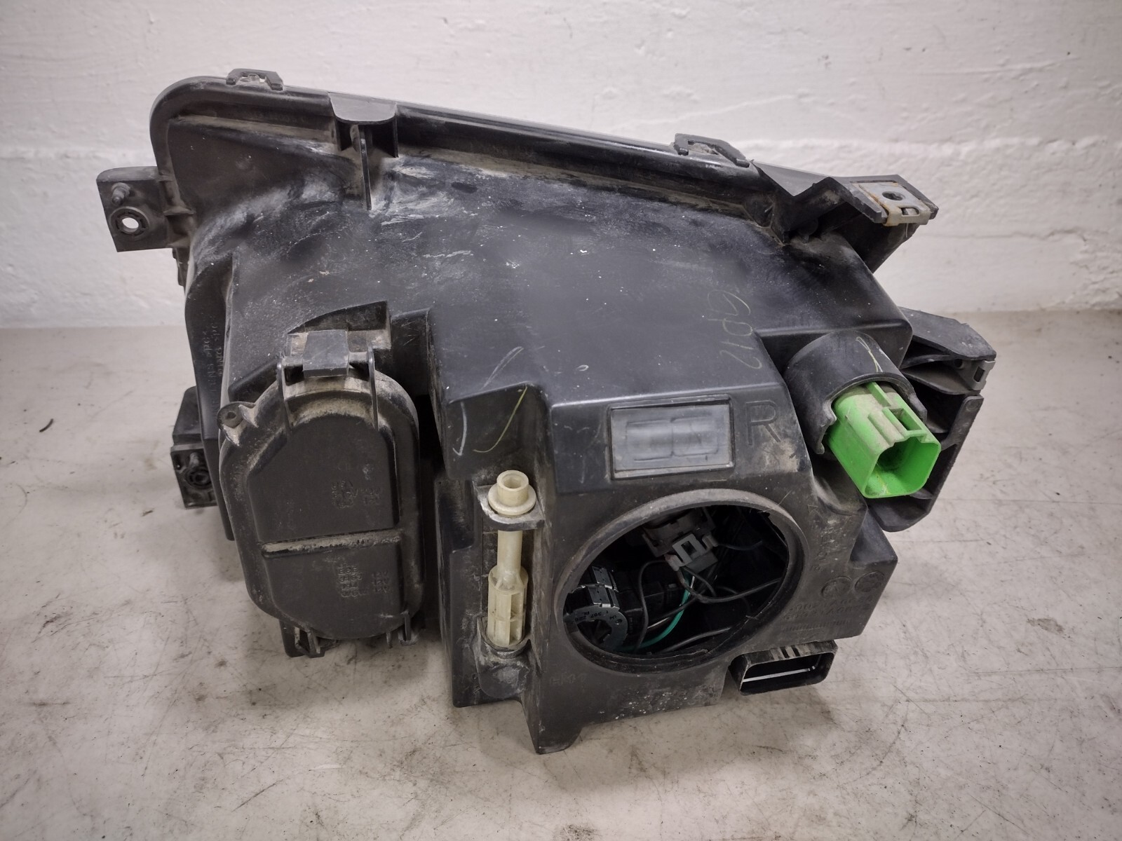 20072010 Lincoln MKX Headlight Halogen w/adaptive right passenger side