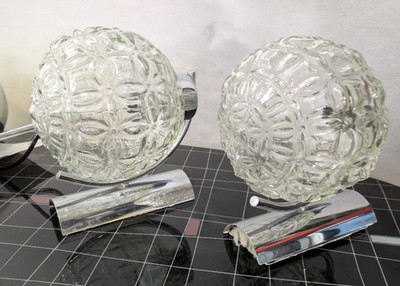 2 Wandlampen Chrom mit Glaskugeln / Sputnik, Space Age Design 60er/70er Jahre