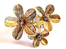 New With Tags Gold Tone Clear Rhinestone 3 Flower Stretch Ring Size 7