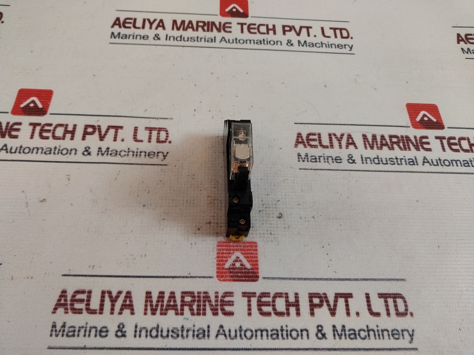 Allen-Bradley 700-HN121 Relay With Socket 10A 250VAC 1/2HP 10A 240VAC