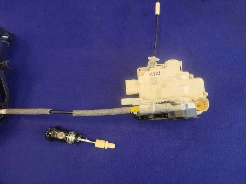 Porsche 911 Turbo 991 2017 cupé de conductor pestillo de puerta interior 2421 Foto 2 de 4