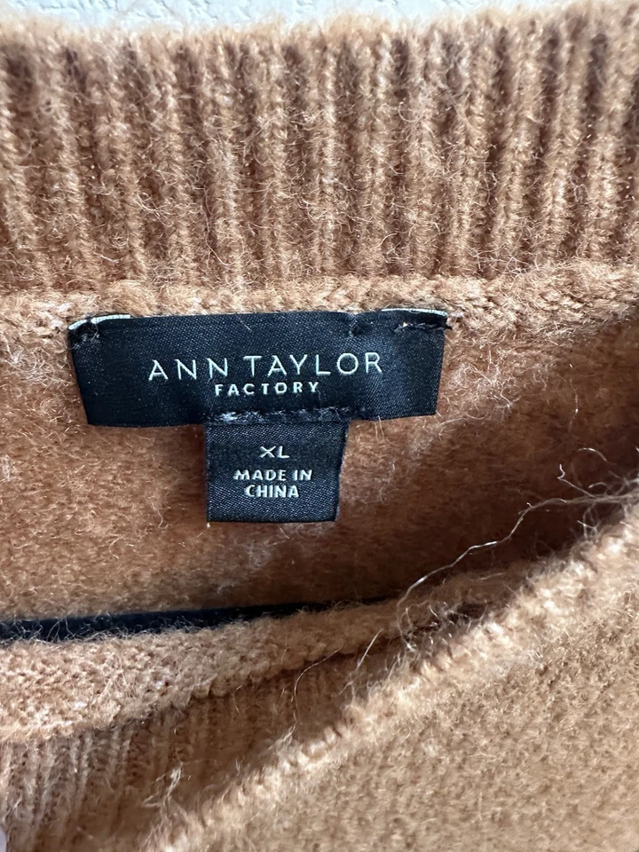 Suéter suave para mujer ANN TAYLOR Factory cobre con corazones y puntos negros talla XL Foto 4 de 4