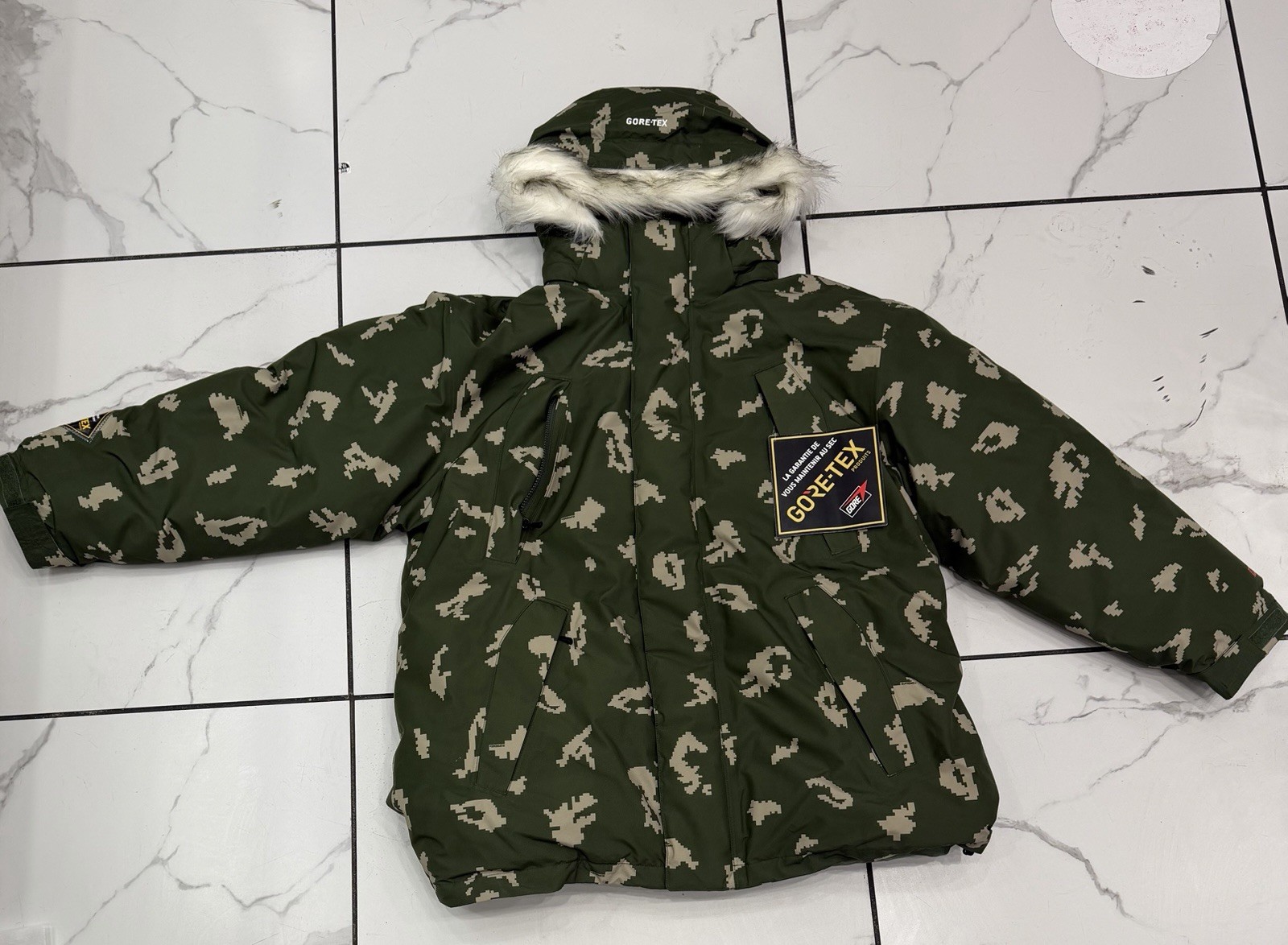 Men's Supreme GORE-TEX 700-Fill Down Parka Olive Camo M image 6