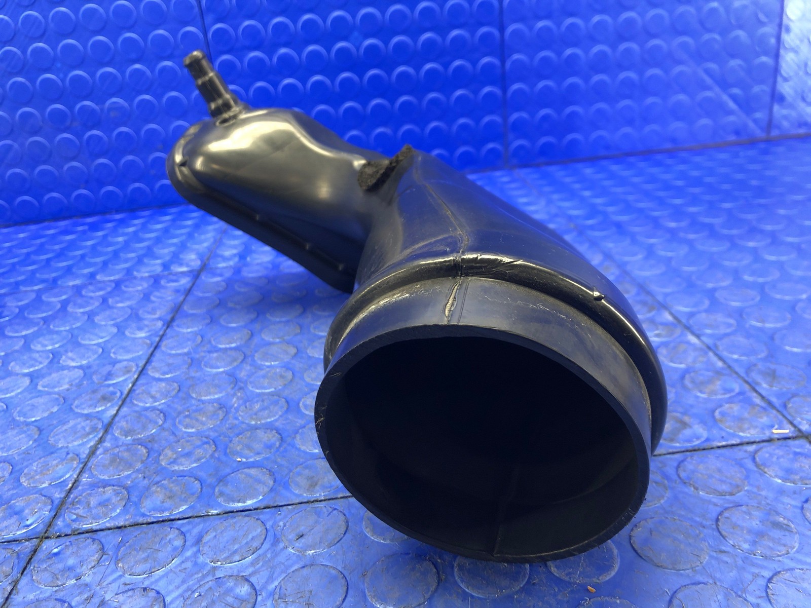 2016-2021 MCLAREN 570S OEM RIGHT SIDE AIR CLEANER FILTER DUCT PIPE 13F0683CP