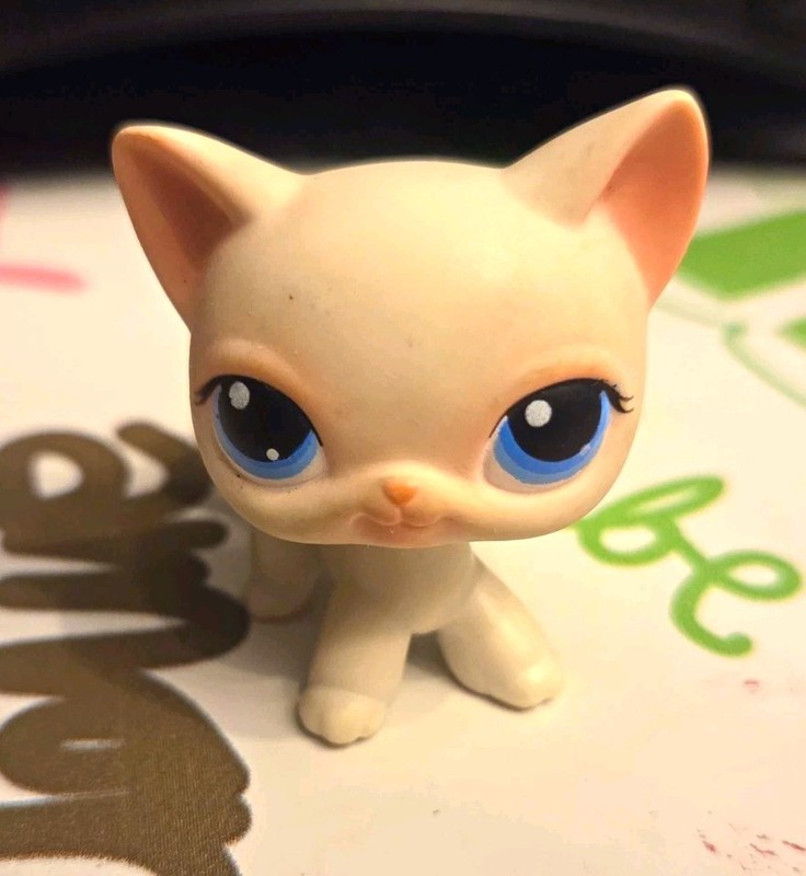 LPS Littlest Pet Shop #64 White Pink Shorthair Cat Authentic Vintage Toy 2005