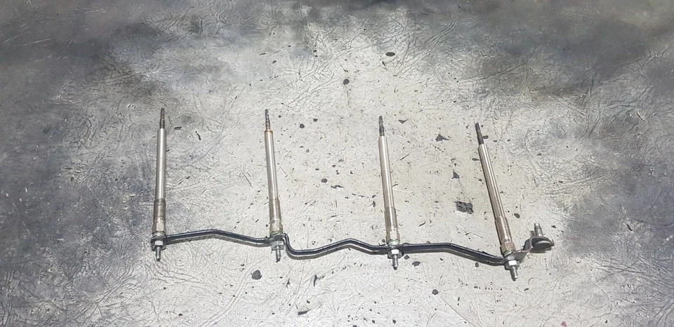 Toyota Avensis T27 2.0 D-4D diésel berlina 2010 4 puertas bujía incandescente X 4 Foto 2 de 3