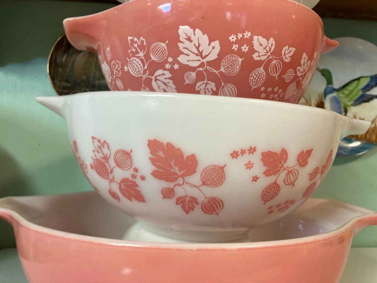 Pink pyrex top mixing bowls