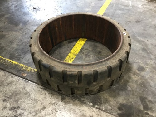 28x10x22 MONARCH MONO-CUSHION SOLID FORKLIFT TIRE #T126