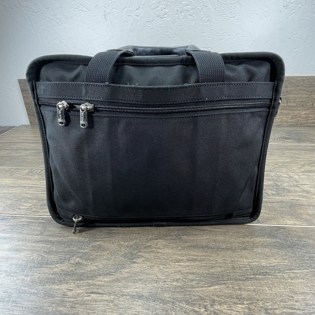 Tumi Alpha 26141D4 Black Expandable Large Dual Handle Tumi Alpha 26141D4 Black Expandable Large Dual Handle