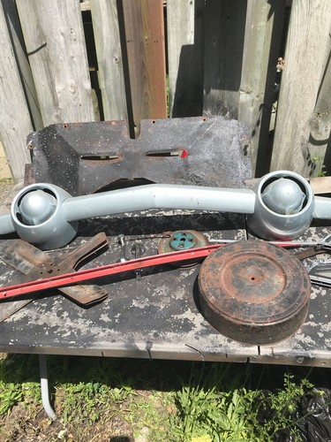 1951 FORD CENTRE GRILL COMPLETE - Picture 5 of 9