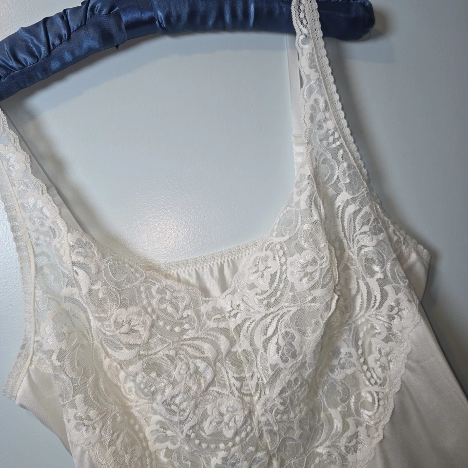 Vtg Vanity Fair Cami Silky Size 40 Nylon Lingerie Lace Romance Off White Bridal - Image 4 of 4
