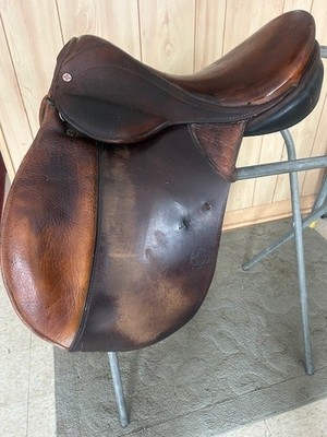 COURBETTE CLASSIC Hunt/Jump SADDLE 17'' Brown Wide Tree Leather KNEE Rolls
