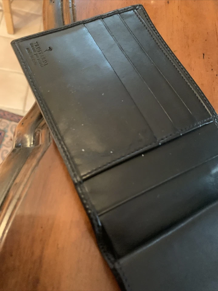 Cartera TRUSSARDI Hombre Negra - Cuero Suave y Duradero Ret 225USD  Foto 2 de 4