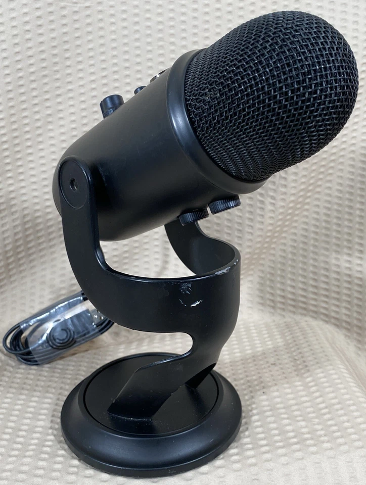 Blue Yeti Multi-Pattern USB Condenser Microphone Blackout w Stand & Cable TESTED - Image 2 of 4