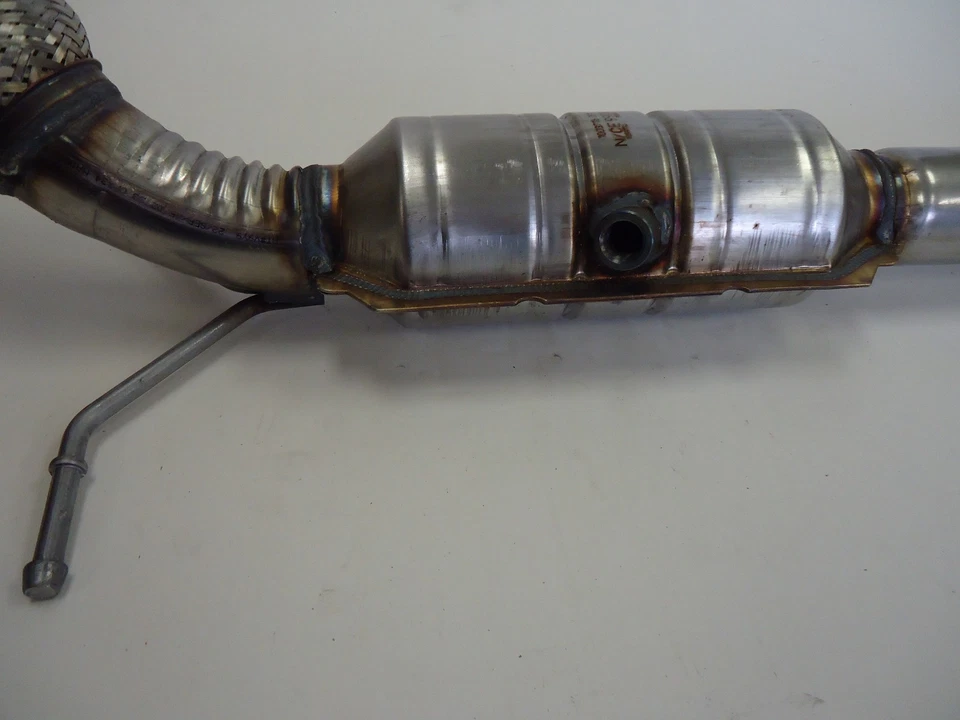 2003 2004 Volvo V70 2.3L L5 Catalytic Converter Foto 3 de 4