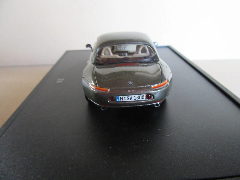 25H Minichamps BMW Z8 Hard Top Vert Métal 1:43 + Boite Coffret Concession BMW - Photo 3/4
