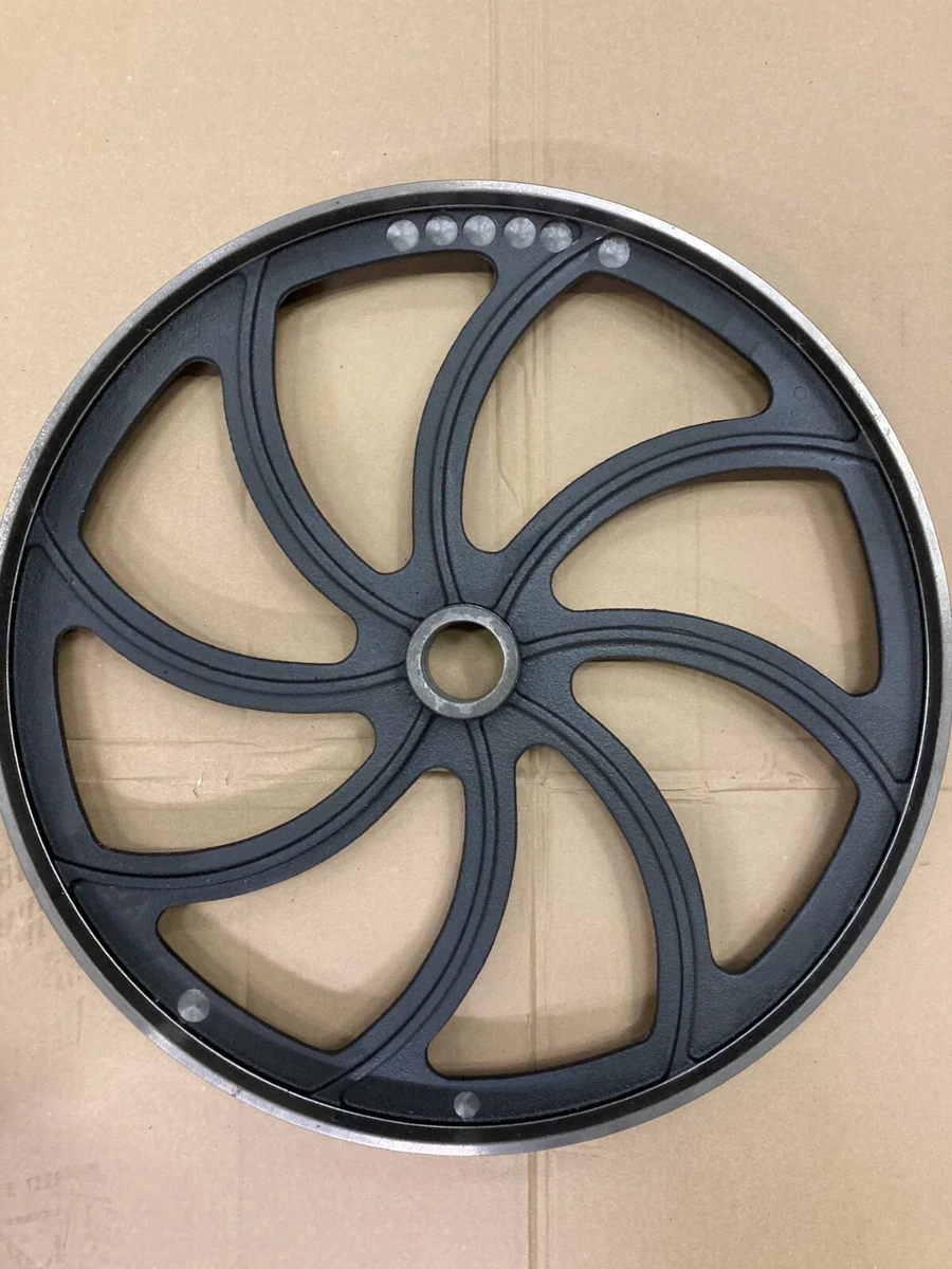 Bandsaw wheel outlet