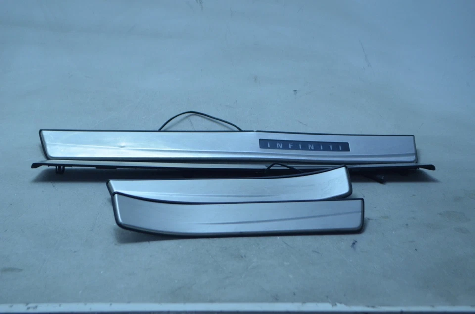 11-13 INFINITI M37 JUEGO DE 4 MOLDURAS DE UMBRAL DE PUERTA DELANTERA / TRASERA IZQUIERDA / DERECHA OEM Foto 2 de 4