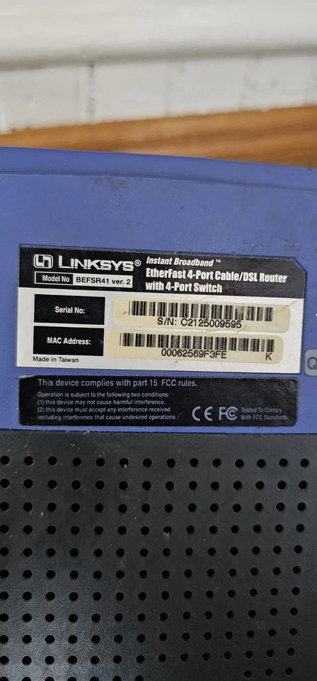 Linksys BEFSR41 v2 Wired Router/Switch - Image 2 of 3