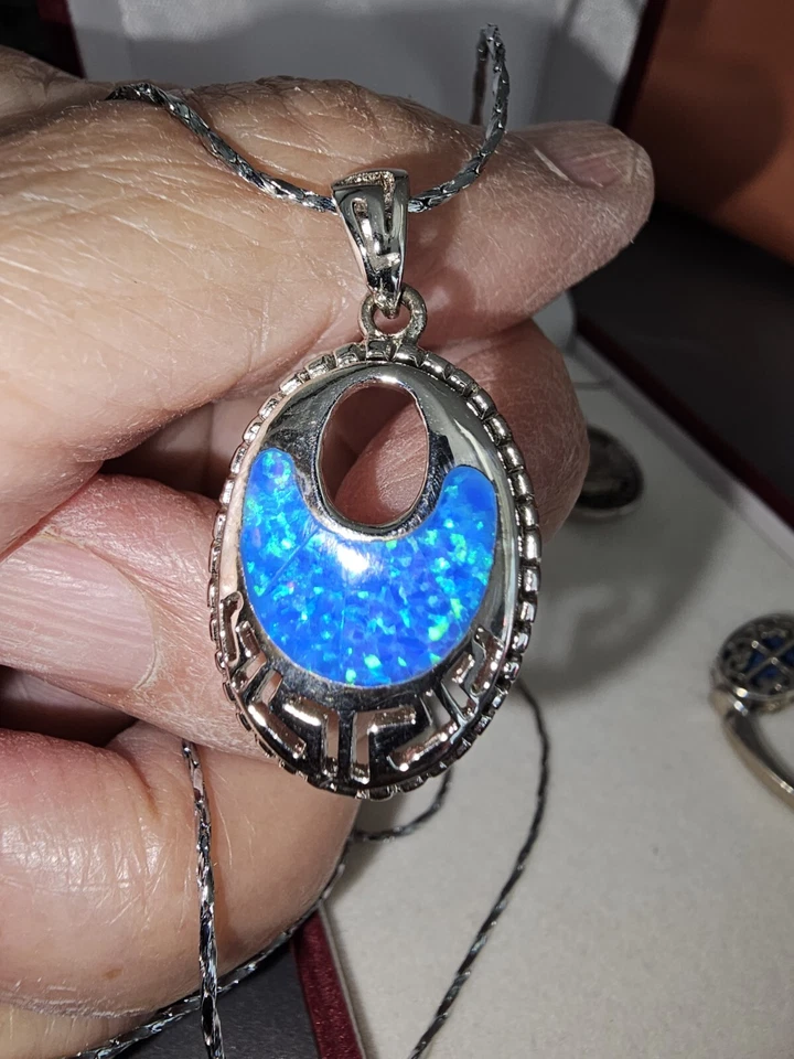 Juego de collar de piedra de ópalo natural estilo vintage para mujer.  Foto 2 de 4